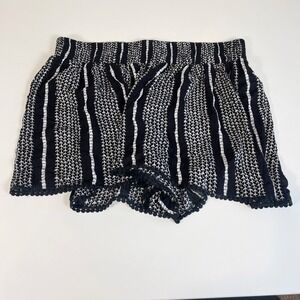 Simple Suzanne Betro Mom Pull On Shorts Womens 1X Black Stripe Elastic Waist NEW